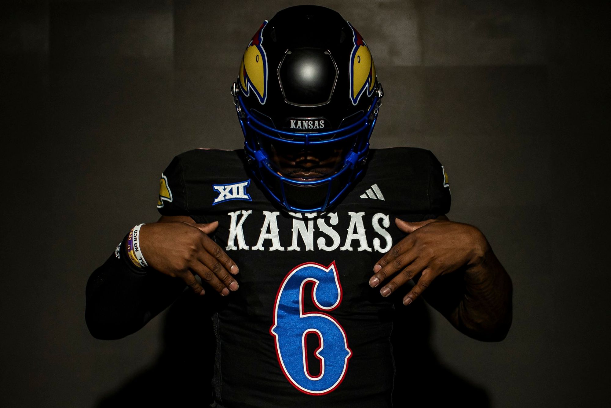 Kansas players react to new 'Blackhawk' uniforms, Sports